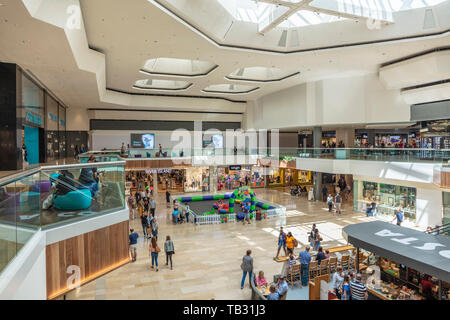 Innenraum der Queensgate shopping center Peterborough Stadtzentrum Cambridgeshire England uk gb Europa Stockfoto