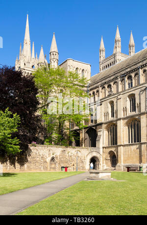 Die mittelalterlichen Kreuzgänge in der Nähe der Kathedrale von Peterborough Peterborough Cambridgeshire England uk gb Europa Stockfoto