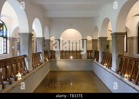 Das Thermalbad in der ersten Etage von Beitou Hot Spring Museum ursprünglich die Hokuto öffentliche Badehäuser, die Termine bis 1913 in Taipei, Taiwan Stockfoto