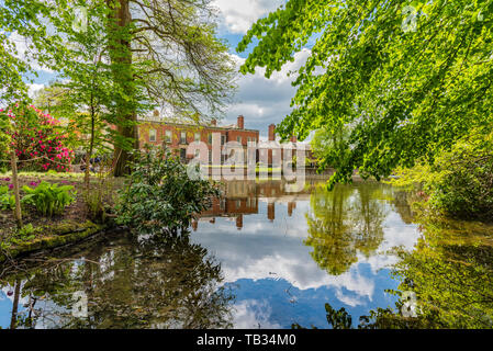 Dunham Massey National Trust Immobilien in der Nähe von Manchester, schöne Reflexion in den See. Stockfoto