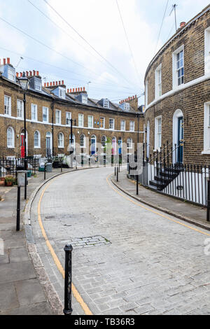 Viktorianischen Stadthäusern in Keystone Crescent, eine Wohnstraße in King's Cross, der kleinste Radius von Crescent in Europa, London, UK Stockfoto