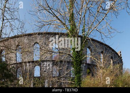 McCaigs Tower mit Blick auf die Bucht von Oban und kann deutlich von den meisten Teilen der Stadt gesehen werden, es wurde zwischen 1987 und 1902 das Jahr der Architekt Joh gebaut Stockfoto