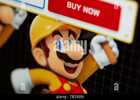 Prag - Mai 21, 2019: Closeup auf Super Mario - Charakter von Nintendo Plattform Video Game von der Seite Bildschirm fotografiert. Stockfoto