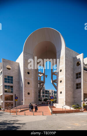 Israel, Tel Aviv-Yafo - 08 März 2019: Tel Aviv Performing Arts Center. Stockfoto