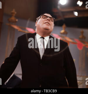 Heinz Erhardt, deutscher Musiker und Wittlich, Deutschland Ca. 1966. Deutsche Musiker und Schauspieler Heinz Erhardt, Deutschland Ca. 1966. Stockfoto