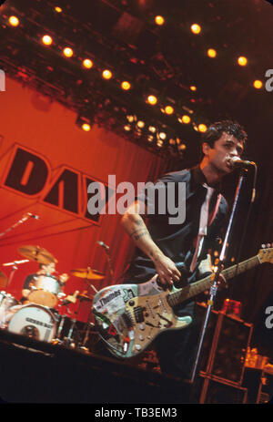 GREEN DAY US rock Gruppe mit Tre Cool und Billie Joe Armstrong im Konzert an Verizon Wireless Amphitheater am 20. April 2002 in Irvine, Kalifornien. Foto: Jeffrey Mayer Stockfoto