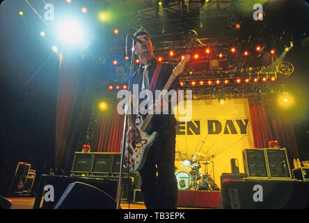 GREEN DAY US rock Gruppe mit Tre Cool und Billie Joe Armstrong im Konzert an Verizon Wireless Amphitheater am 20. April 2002 in Irvine, Kalifornien. Foto: Jeffrey Mayer Stockfoto