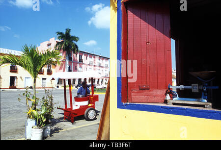 Die bunten Straßen von Tlacotalpan. Die koloniale Hafen von Tlacotalpan ist eines der besten kleinen Städte in Mexiko erhalten, es hat eine Worl erklärt wurde. Stockfoto