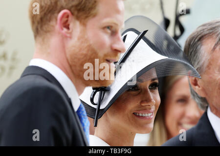 19.06.2018, Ascot, Windsor, UK-Portrait von TRH Prinz Harry, der Herzog von Sussex und TRH Meghan die Herzogin von Sussex. 00 S 180619 D 842 CAROEX.JPG [MODUS Stockfoto