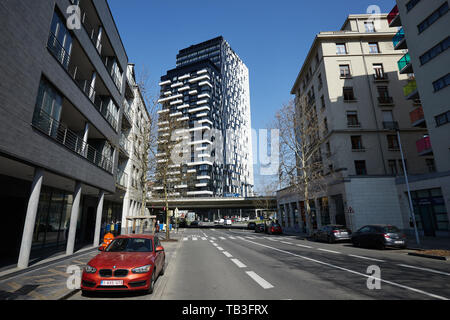 01.04.2019, Brüssel, Brüssel, Belgien - Wohngebäude und Wolkenkratzer in der maalbeek Bezirk in der Nähe des Europaviertels. 00 R 190401 D045 CAROEX. J Stockfoto