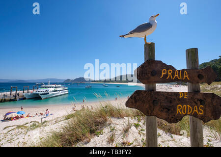 Fähre an der Praia de Rodas Strand in den Cies Inseln, Galicien, Spanien, Europa günstig Stockfoto