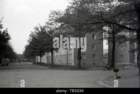 04.11.1958, Dresden, Bezirk Dresden, DDR - Blick auf die Stadt. Neue Gebäude im Stadtteil Striesen. 00 S 581104 D 652 CAROEX.JPG [MODEL RELEASE: JA PROPERTY RE Stockfoto