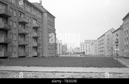 04.11.1958, Dresden, Bezirk Dresden, DDR - Blick auf die Stadt. Neue Gebäude im Stadtteil Striesen. 00 S 581104 D 663 CAROEX.JPG [MODEL RELEASE: JA PROPERTY RE Stockfoto