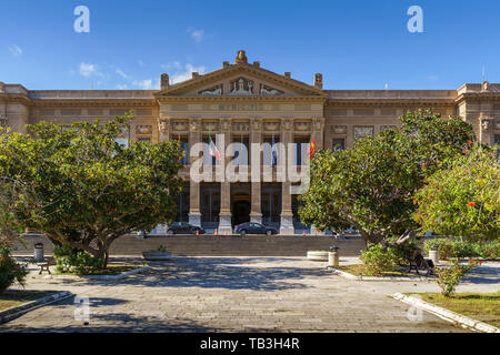 MESSINA, ITALIEN - November 06, 2018 - Palazzo Zanca, Municipio di Messina" auf der Piazza Unione Europea. Stockfoto
