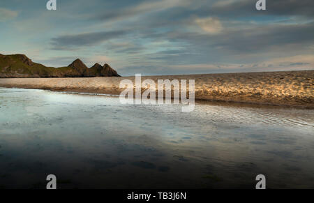 Der Strand Fluss in Three Cliffs Bay Stockfoto