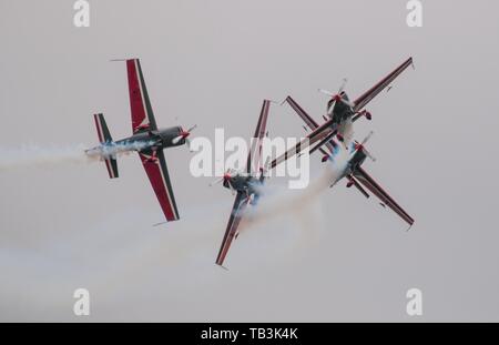 Royal Jordanian Falcons, die die Walter Extra 300 L Flugzeuge Stockfoto