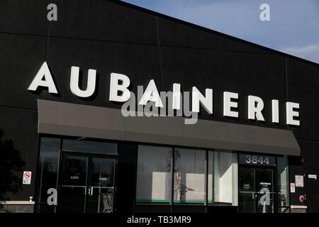 Ein logo Zeichen außerhalb eines Aubainerie Store in Greenfield Park, Quebec, Kanada, am 23. April 2019. Stockfoto