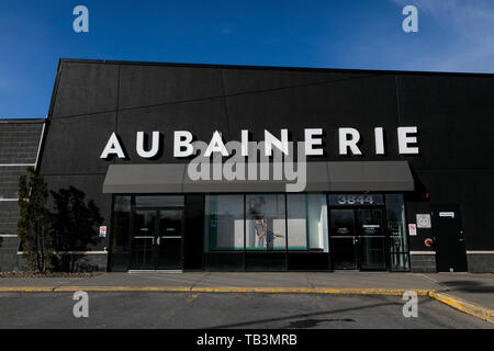 Ein logo Zeichen außerhalb eines Aubainerie Store in Greenfield Park, Quebec, Kanada, am 23. April 2019. Stockfoto