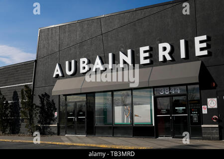 Ein logo Zeichen außerhalb eines Aubainerie Store in Greenfield Park, Quebec, Kanada, am 23. April 2019. Stockfoto