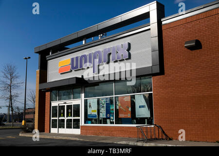 Ein logo Zeichen außerhalb eines Uniprix apothekeneinzelhandel Lage in Greenfield Park, Quebec, Kanada, am 23. April 2019. Stockfoto