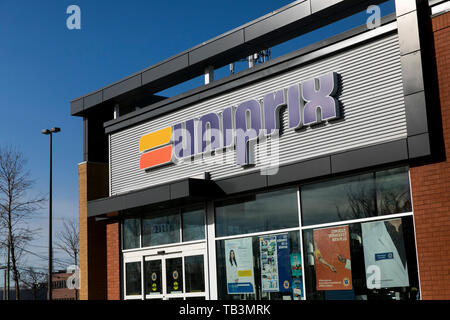 Ein logo Zeichen außerhalb eines Uniprix apothekeneinzelhandel Lage in Greenfield Park, Quebec, Kanada, am 23. April 2019. Stockfoto