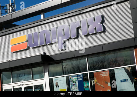 Ein logo Zeichen außerhalb eines Uniprix apothekeneinzelhandel Lage in Greenfield Park, Quebec, Kanada, am 23. April 2019. Stockfoto