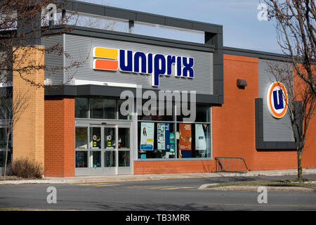 Ein logo Zeichen außerhalb eines Uniprix apothekeneinzelhandel Lage in Greenfield Park, Quebec, Kanada, am 23. April 2019. Stockfoto