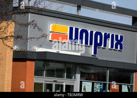 Ein logo Zeichen außerhalb eines Uniprix apothekeneinzelhandel Lage in Greenfield Park, Quebec, Kanada, am 23. April 2019. Stockfoto