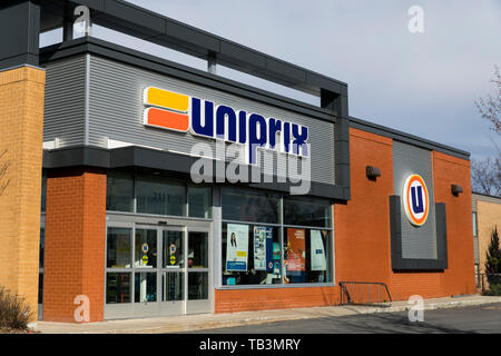 Ein logo Zeichen außerhalb eines Uniprix apothekeneinzelhandel Lage in Greenfield Park, Quebec, Kanada, am 23. April 2019. Stockfoto