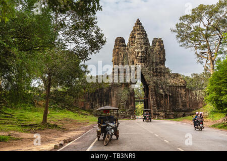 South Gate, Angkor Thom, UNESCO-Weltkulturerbe, Provinz Siem Reap, Kambodscha, Indochina, Südostasien, Asien Stockfoto