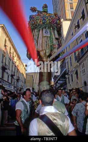 Sassari, Sardinien. Candelieri steigen (von Fujichrome Astia gescannt) Stockfoto