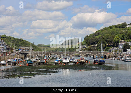 Anker Yachten auf dem Fluss in Looe, Cornwall. Stockfoto