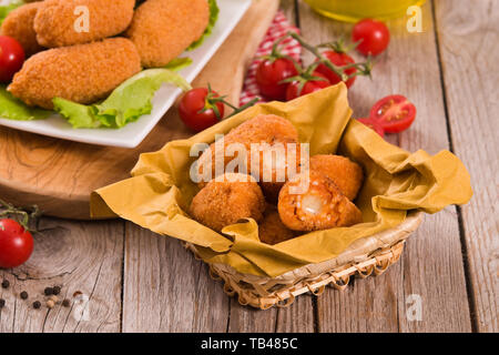 Liefe, Italienisch gebratener Reis Kugeln. Stockfoto