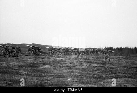 US-Armee/United States Army 74th Field Artillery Battalion - schwere Feldhaubitze M114-M 1 155 mm/Schwere Haubitze M114-M1 6.1 Zoll Stockfoto