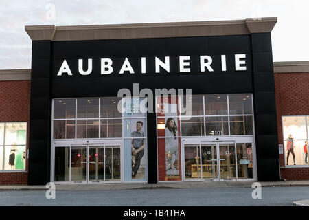 Ein logo Zeichen außerhalb eines Aubainerie Store in Saint-Martial-de-Montarville, Quebec, Kanada, am 21. April 2019. Stockfoto