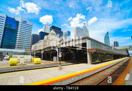 Toronto, Ontario, Kanada-27 Mai 2019: Toronto Union Station Terminal, Service gehen Züge, VIA Rail Canada, bis der Airport Express und der Güterzüge Stockfoto