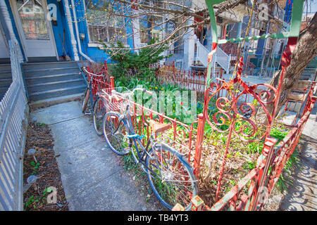 Toronto, Kanada - 5 Mai, 2019: Kensington Market, ein markanter multikulturellen Viertel in der Innenstadt von Toronto, einem nationalen historischen Ort Stockfoto