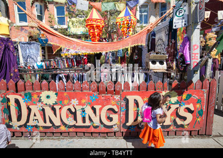 Toronto, Kanada - 5 Mai, 2019: Kensington Market, ein markanter multikulturellen Viertel in der Innenstadt von Toronto, einem nationalen historischen Ort Stockfoto