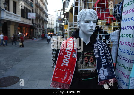 Eine Prüfpuppe mit dem Schal des 2019 Champions League Finale in Madrid. Madrid wird Host das Finale der UEFA Champions League zwischen dem FC Liverpool und Tottenham Hotspur am 1. Juni 2019 an der Wanda Metropolitano Stadion. Stockfoto