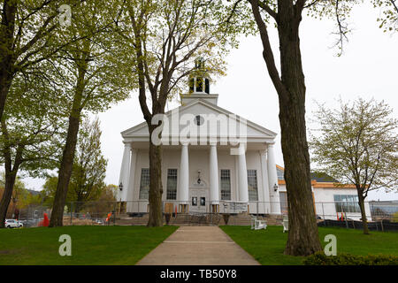 Holland, Michigan, USA - 11. Mai 2019: Die Säule Kirche im Jahre 1856 unter Wiederherstellung Stockfoto