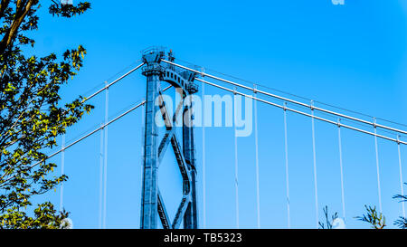 Der obere Abschnitt von einem der vernieteten Stahl Türme der Lions Gate Bridge, oder First Narrows Bridge, zwischen Vancouver, Stanley Park und die municip Stockfoto