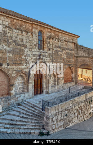 Kirche von Santa Maria, gotische Mudejar des 15. Jahrhunderts in Curiel de Duero, Gemeinde Spaniens in der Provinz Valladolid, Kastilien und Leon Stockfoto
