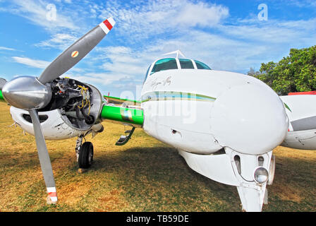 Cuyo Insel, Provinz Palawan, Philippinen: Close-up/Beechcraft Bonanza utility aircraft Modell 50, erbaut 1965, wird repariert Stockfoto