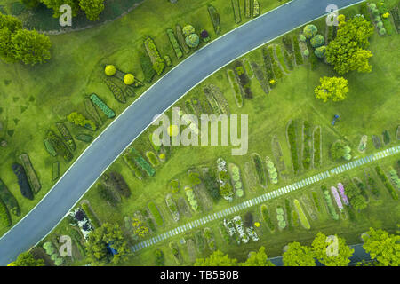 Luftbild des Parks mit einem grünen Rasen und Pfade Stockfoto