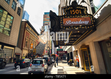 Paramount Gebäude, 1501 Broadway, zwischen West 43rd und 44th Street im Times Square, New York City, 24. Mai 2019 entfernt Stockfoto