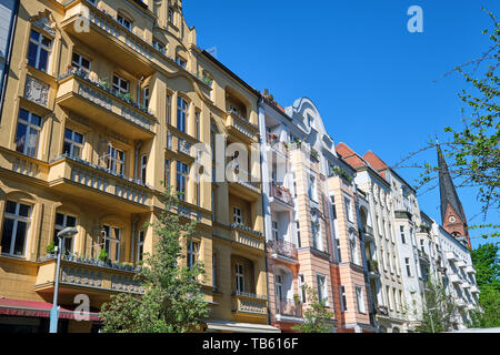 Renovierte alte Häuser im Bezirk Prenzlauer Berg in Berlin. Stockfoto