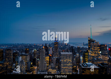 Arial Blick über die beleuchtete Stadt von New York, New York City, USA Stockfoto