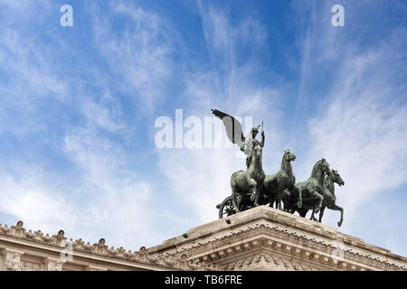 Vittoriano oder Altare della Patria (Altar des Vaterlandes). Die geflügelten Sieg und Quadriga (Wagen mit vier Pferden). Rom, UNESCO Welterbe s Stockfoto