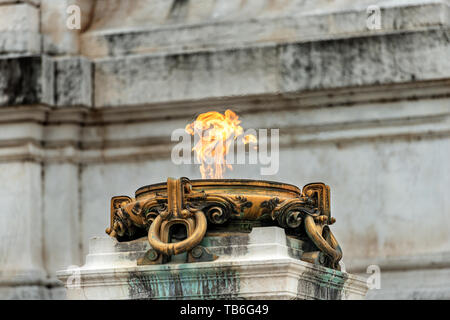 Ewige Flamme für den Italienischen unbekannten Soldaten Denkmal an der Vittoriano oder Altare della Patria (Altar des Vaterlandes). Rom, Italien, Europa Stockfoto