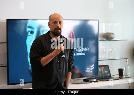 CANNES, Frankreich - 18. Mai: Tarik Saleh besucht und Plätze die Pres während des Films ich Große jährliche drücken Sie Mittagessen während der 72Nd Cannes Film Festival (Cred Stockfoto